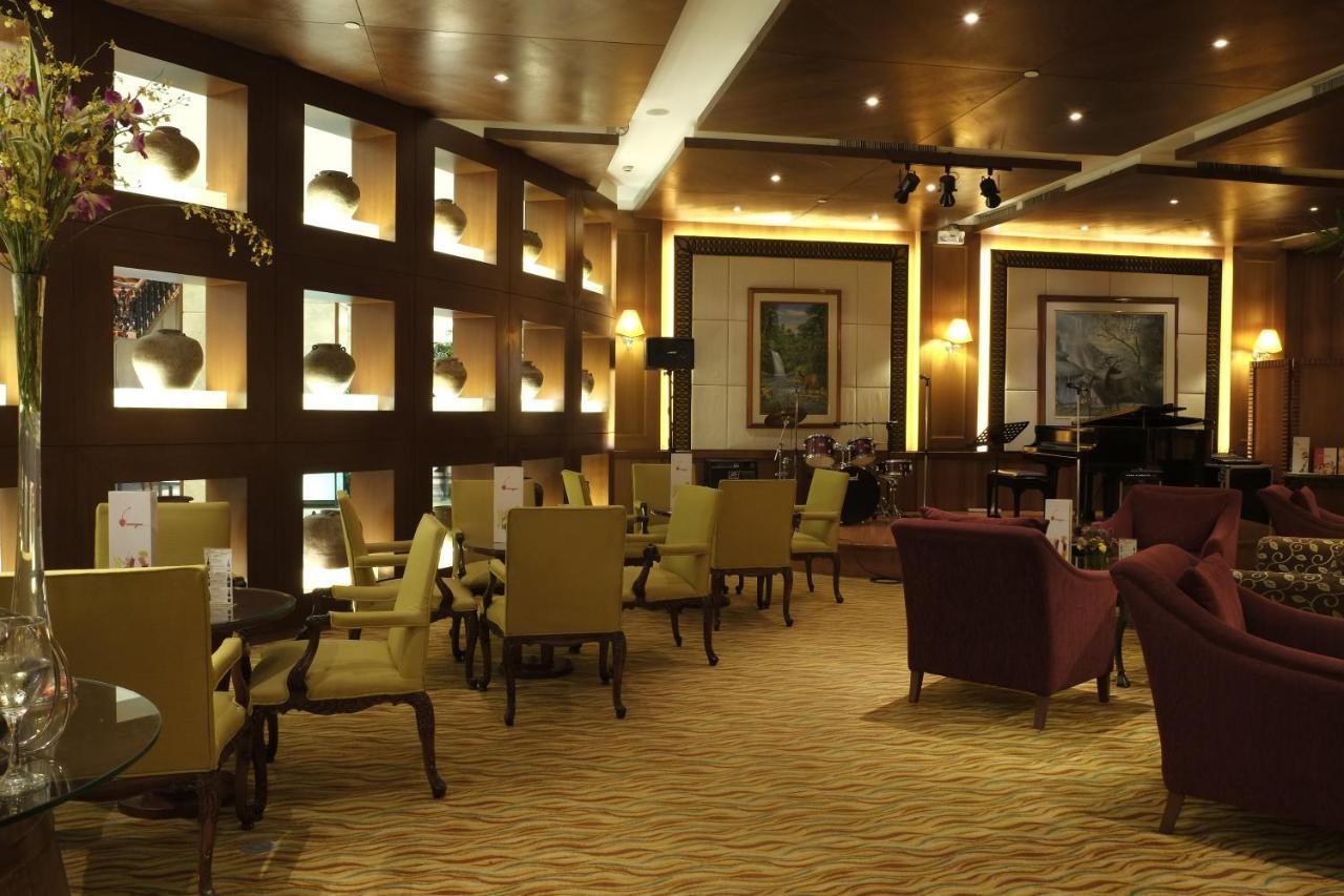 Hotel Marco Polo Plaza Cebú Exterior foto The lounge at the airport