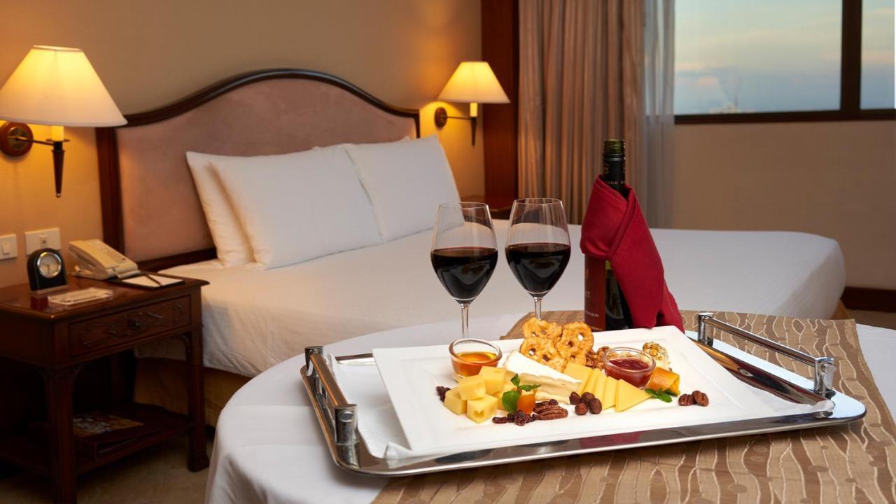 Hotel Marco Polo Plaza Cebú Exterior foto Room service
