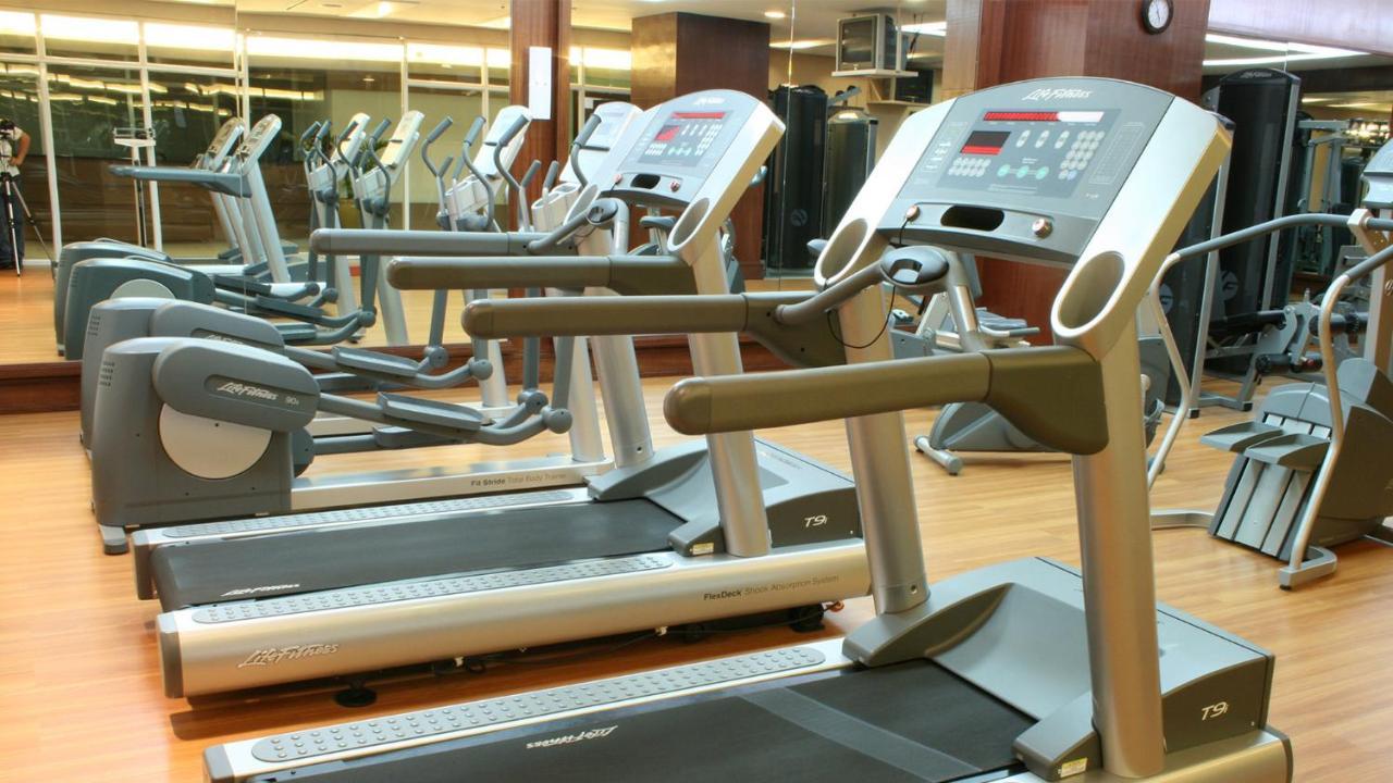 Hotel Marco Polo Plaza Cebú Exterior foto Treadmills in a gym