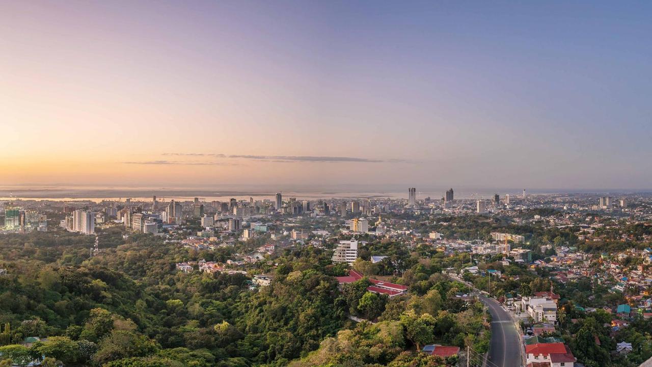 Hotel Marco Polo Plaza Cebú Exterior foto View of the Gold Coast skyline from the Gold Coast hinterland