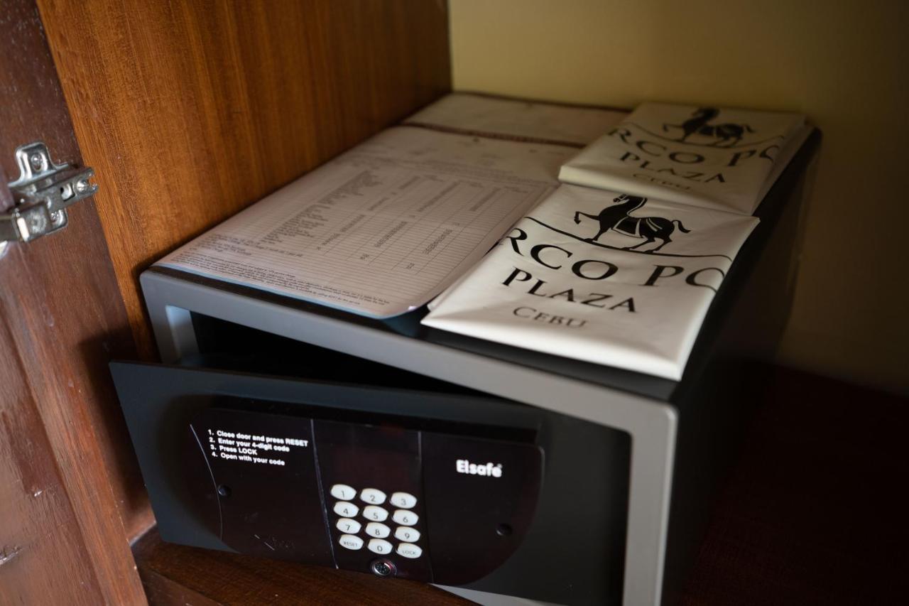 Hotel Marco Polo Plaza Cebú Exterior foto A safe in a hotel room